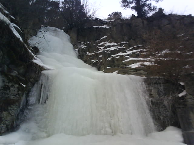 112 Frozen Waterfall 29th Dec.jpg